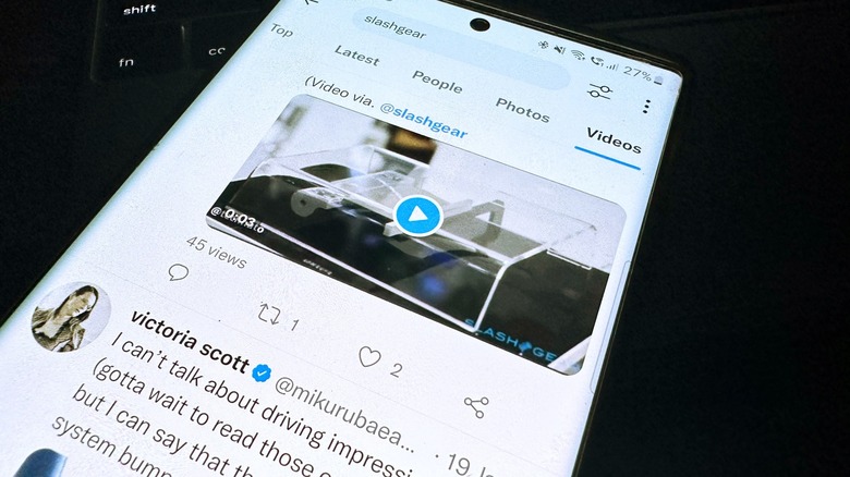 Watching videos Twitter's mobile app