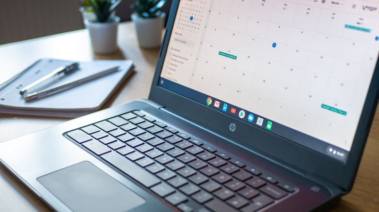 Chromebook laptop desk Google calendar