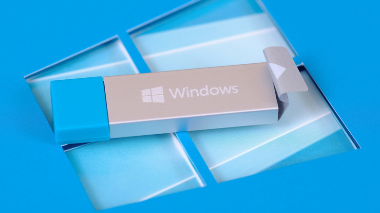 A silver USB stick with the Windows logo on the side.
