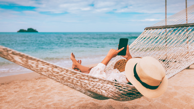 5 Ways Your Phone Has Quietly Changed How You Travel Abroad