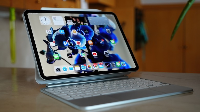 M4 iPad Pro with Magic Keyboard