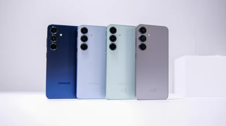 Four differently colored Galaxy S25 phones