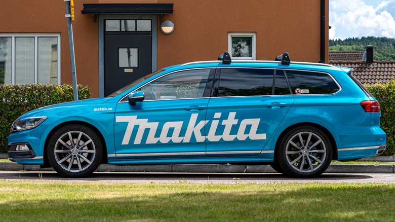 A blue Volkswagen station wagon with the Makita logo on the side.