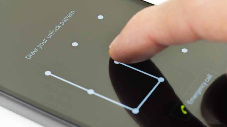 Android lock screen pattern prompt