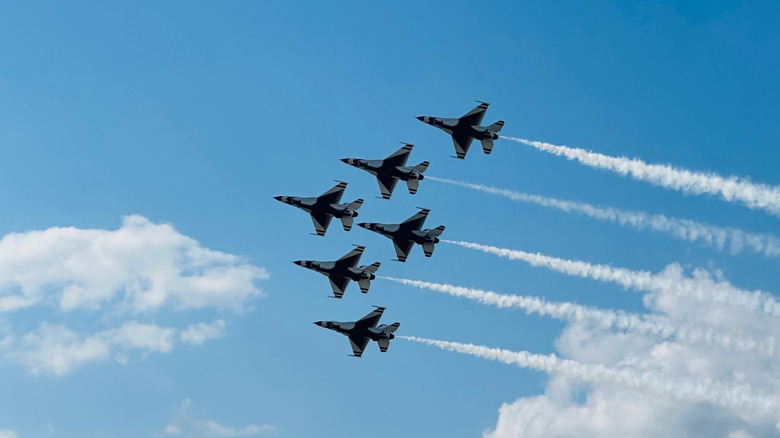 fighter jet fly sky formation