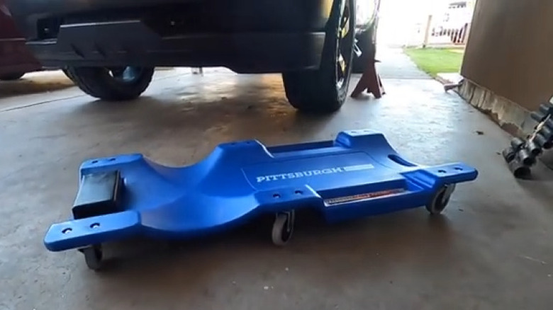 a blue creeper in a garage