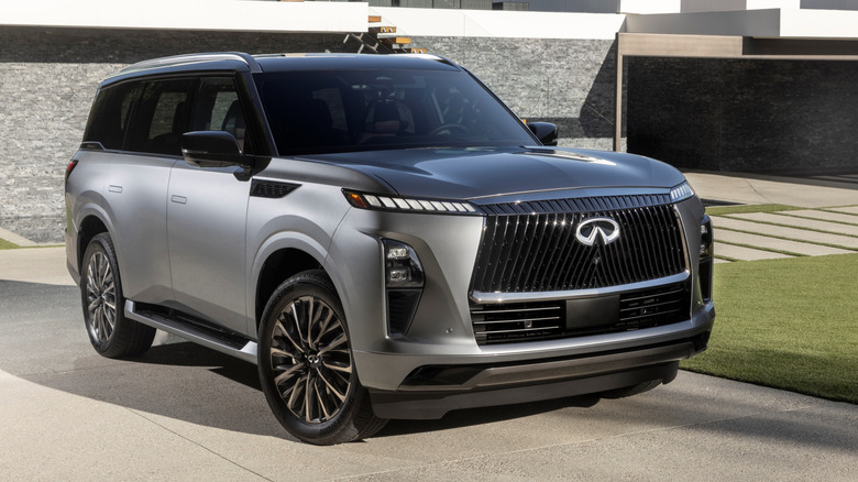 Infiniti QX80 parked near a modern house