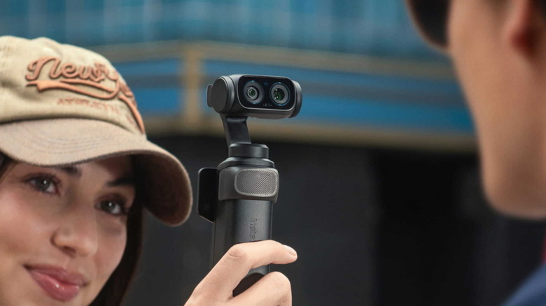 woman using insta30 luna ultra to capture another person