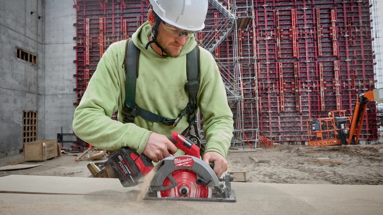 Milwaukee M18 Fuel 7-¼-inch Circular Saw with One-Key in use