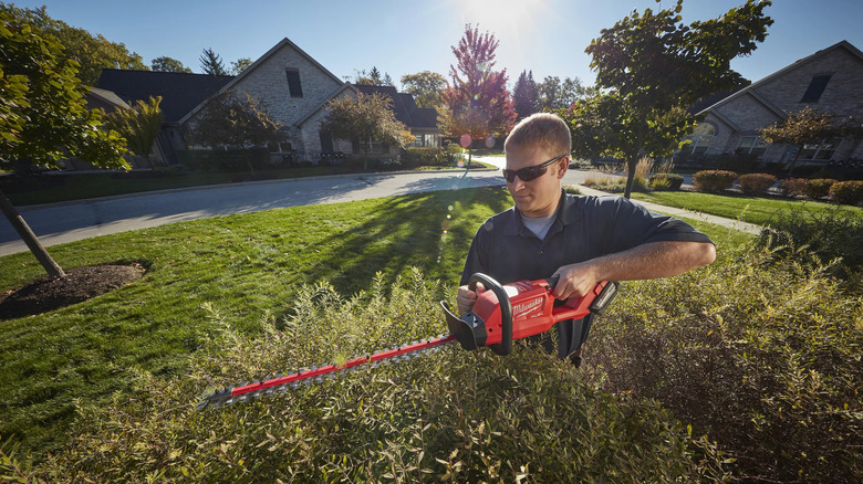 thumbnail image 2 of Milwaukee M18 Fuel 24-Inch Hedge Trimmer (Bare Tool, Model 3033-20) - Powerful & Cordless 2 of 5