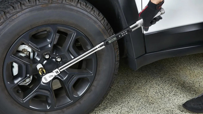Icon digital torque wrench in use