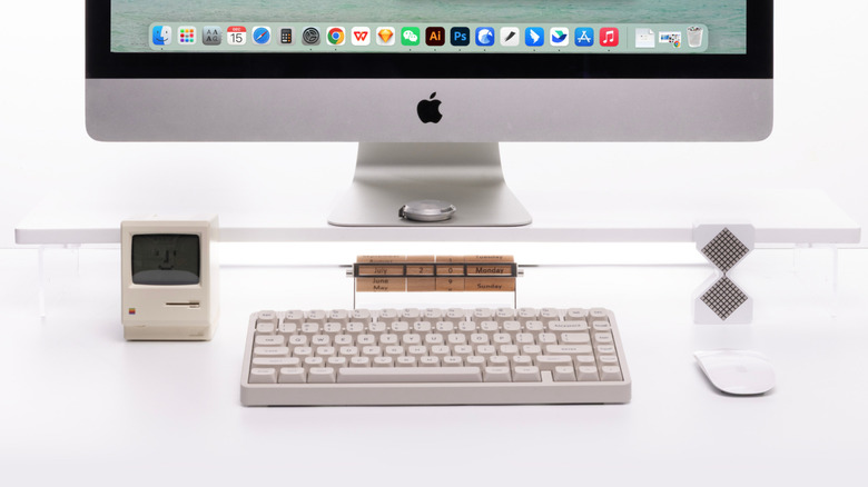 The NuPhy Node75 mechanical keyboard in front of an iMac, with a unique calendar and an Apple mouse next to it