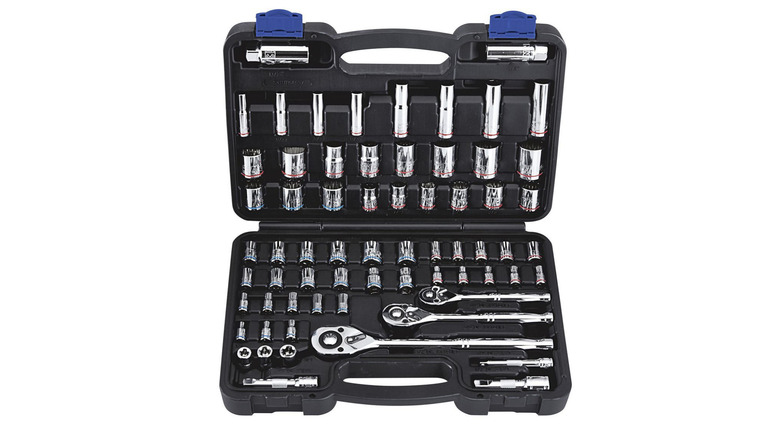 Quinn 66-piece socket set