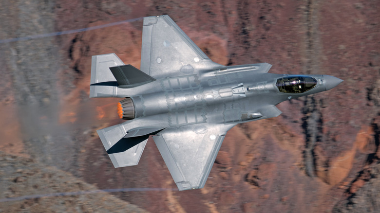 F35 lightning in flight taken from above