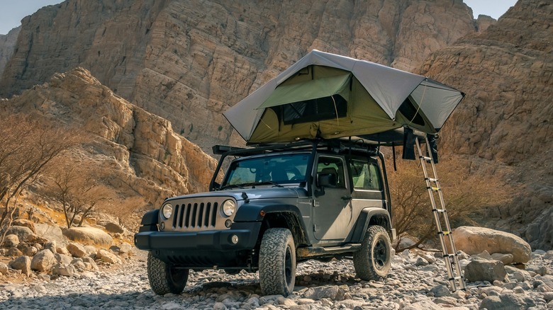 Rooftop tent install on Jeep Wrangler
