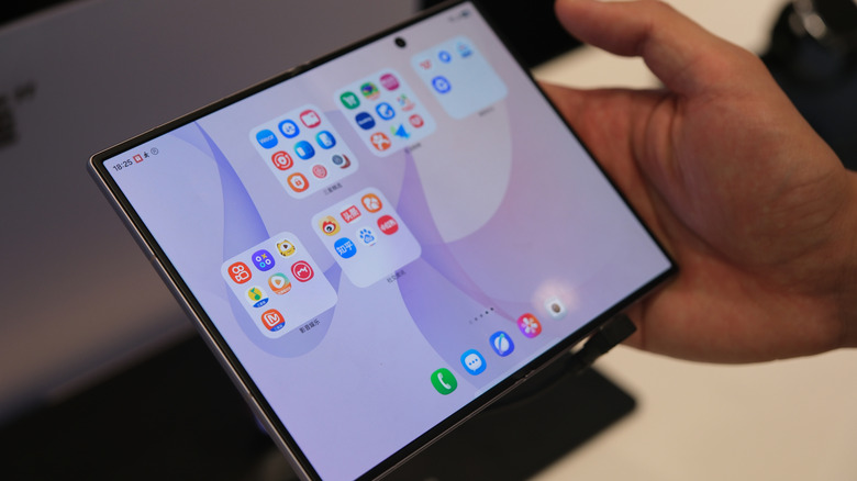 Galaxy Z Fold 8 showing different app icons inside folders