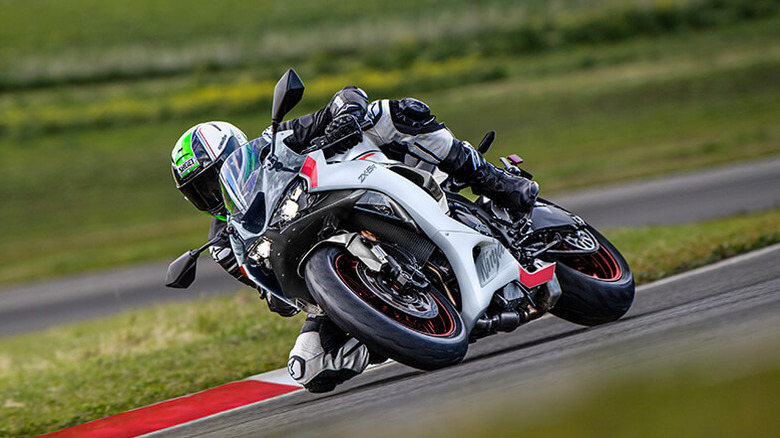 2025 Kawasaki Ninja ZX-6R cornering on track