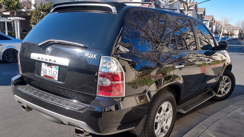 2005 Acura MDX rear three quarter view