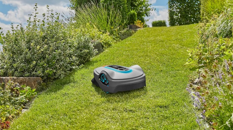 Gardena Sileno Life Mower on grass