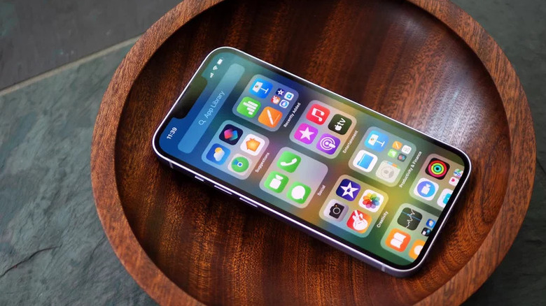 iPhone 14 apps UI 