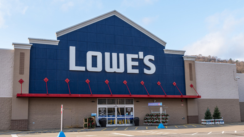 Lowe's storefront and parking lot