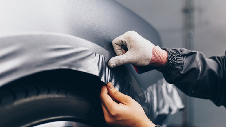 Applying vehicle wrap