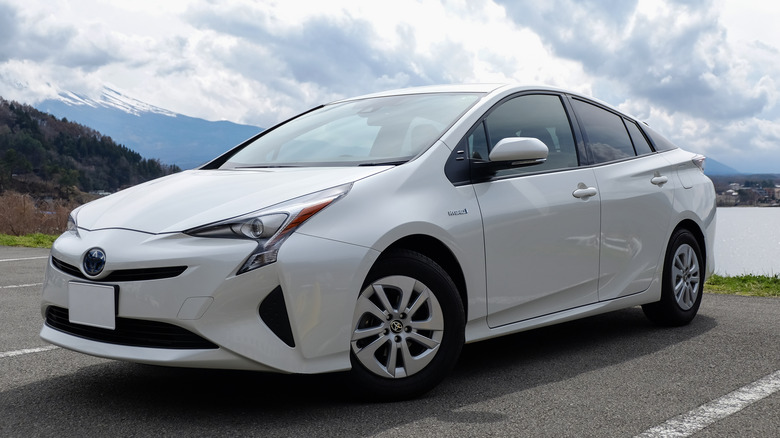 2016 Toyota Prius Maintenance: Essential Tips for Hybrid Battery Cooling