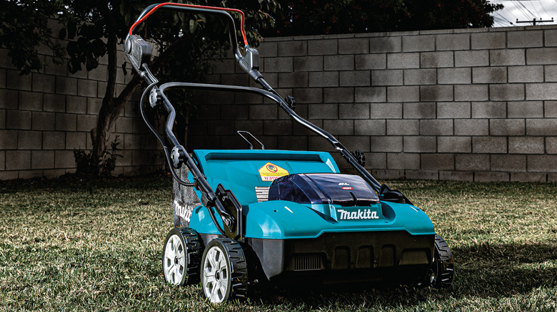 40V max XGT Cordless 15-inch Dethatcher/Scarifier