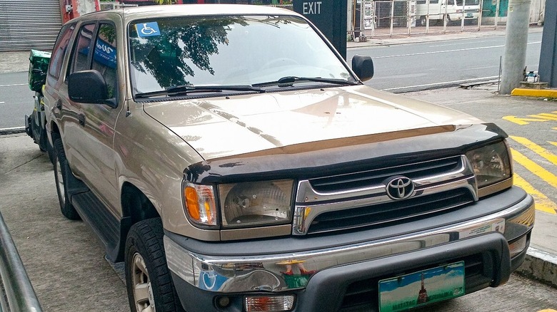 Toyota 4Runner in Dorado Gold