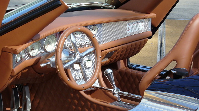Spyker C8 interior view from left side