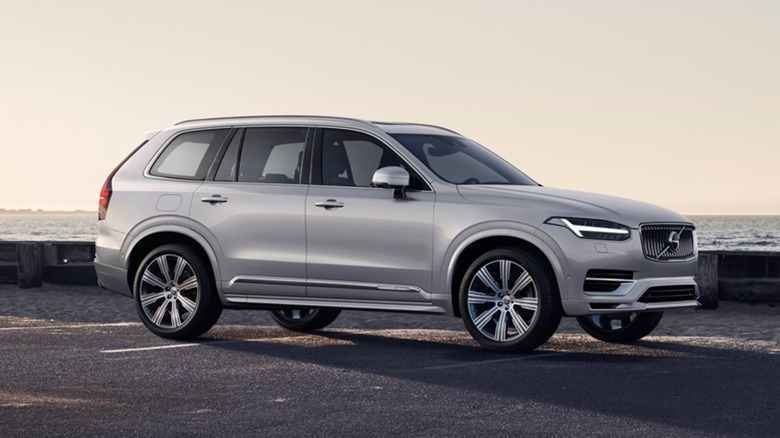 A volvo XC90, 2020 model year passing through a pedestrian 4-way intersection