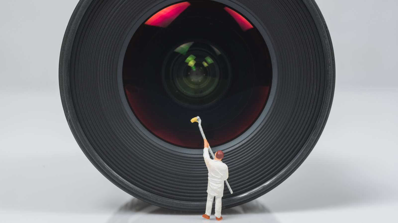 The 4 Dos (And 3 Don'ts) Of Cleaning Your Camera Lenses