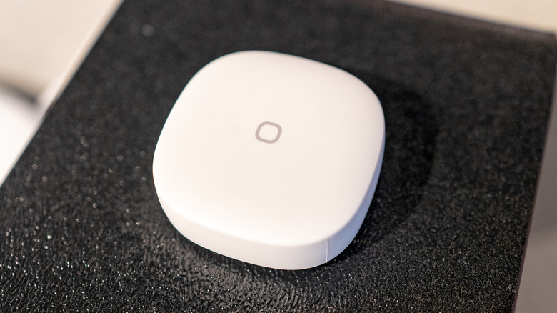 Samsung SmartThings smart button on table.