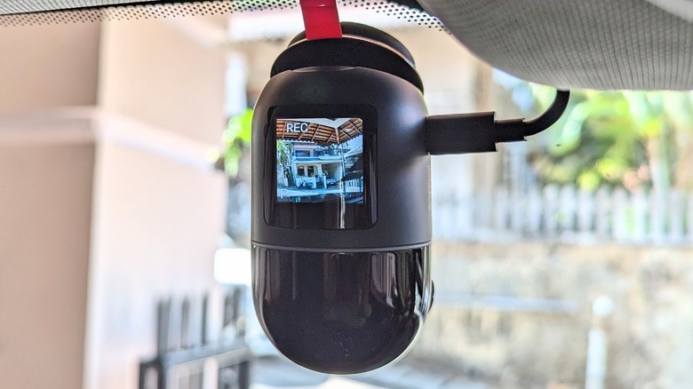 70mai Dash Cam Omni installed on windshield