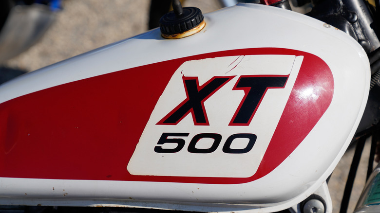 Yamaha XT500 gas tank closeup