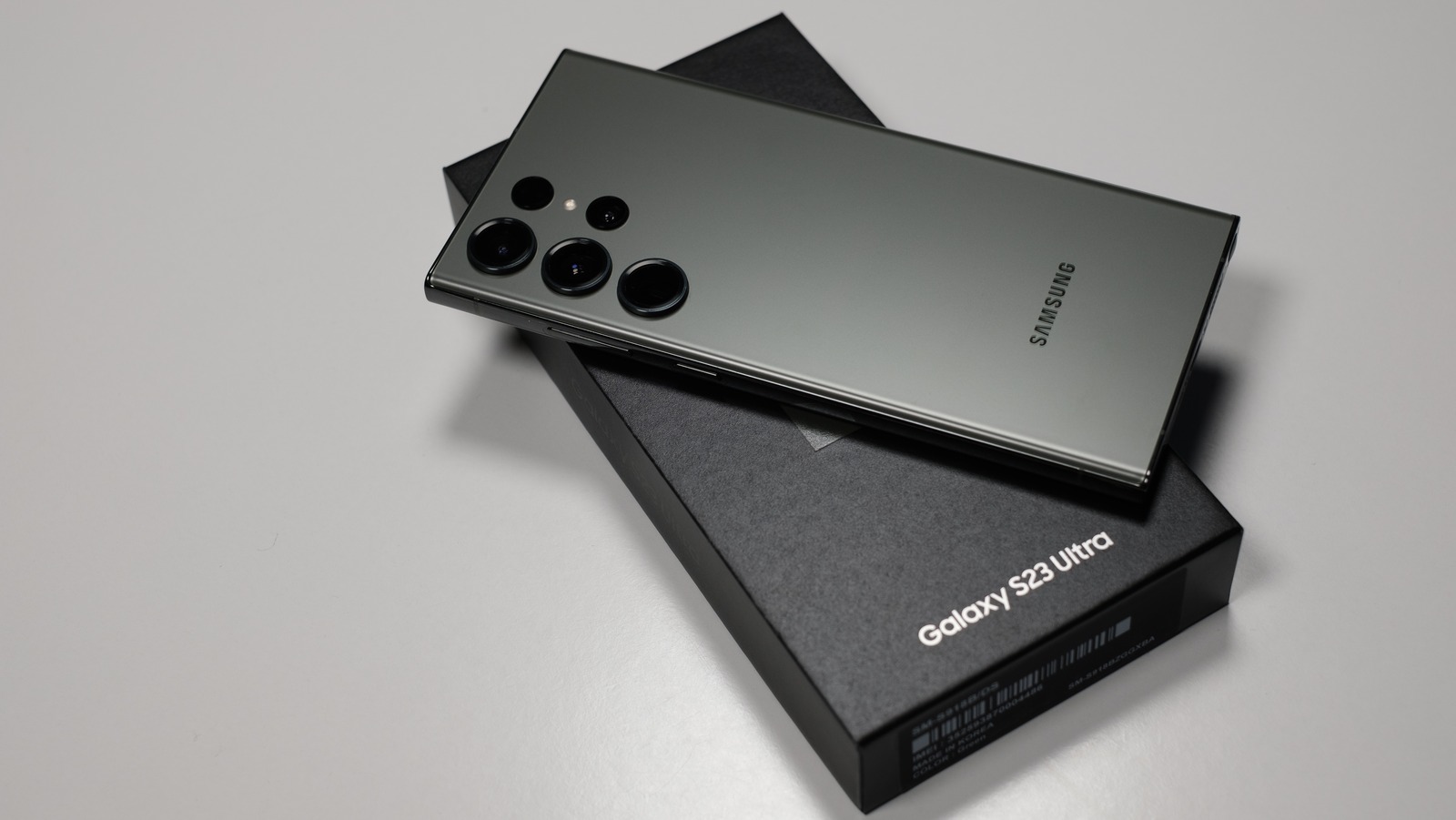 8 Android Phones With The Best Battery Life, According To The Manufacturers