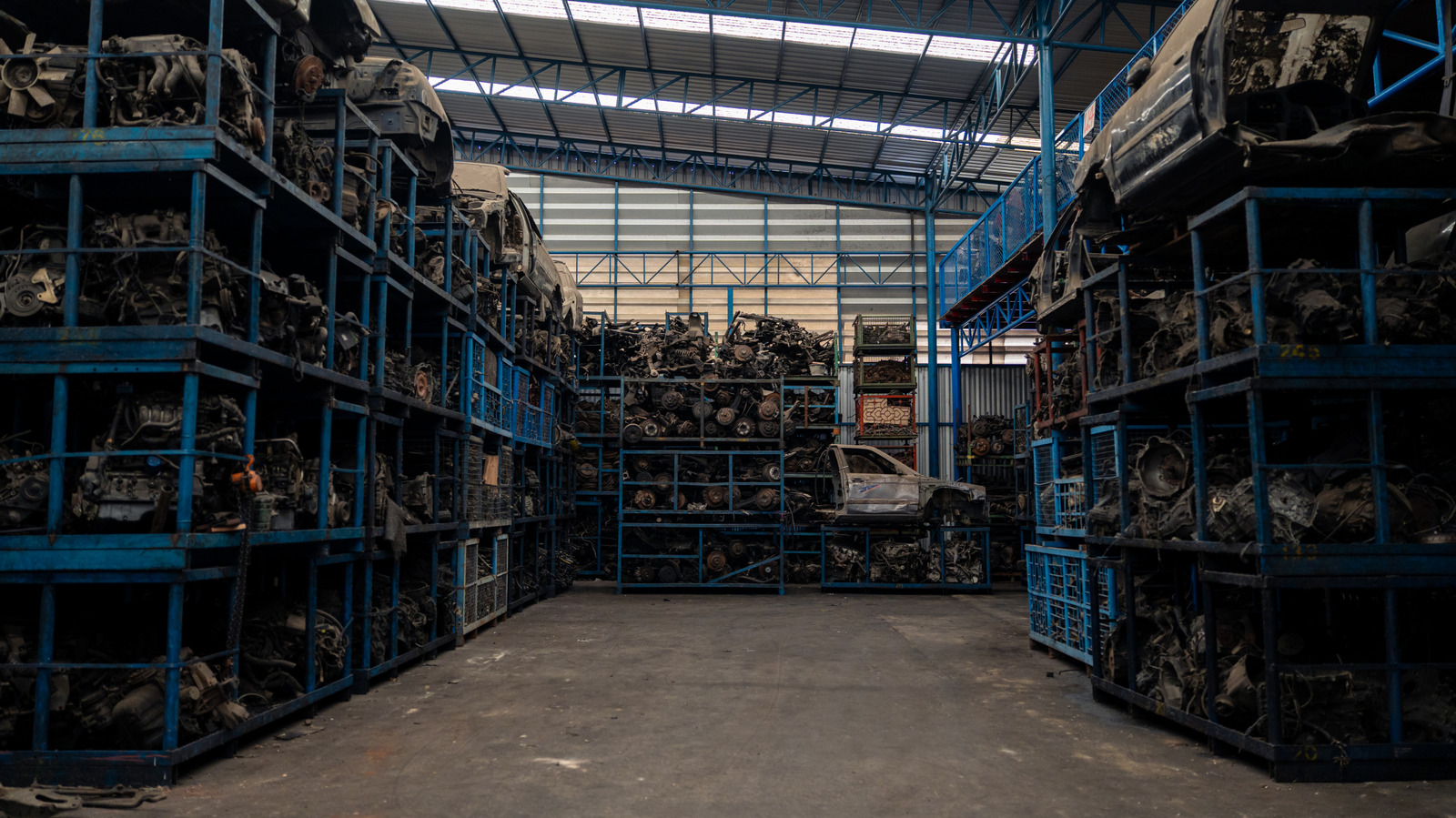 8 Car Parts You Can Buy From A Junkyard (And 3 To Avoid)