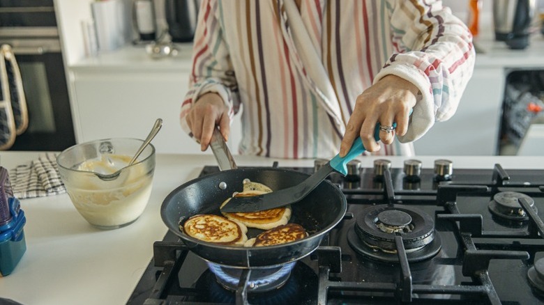 Making pancakes on a gas stove
