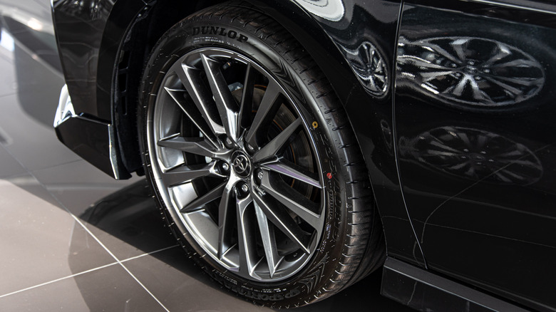 A shot of the Dunlop Grandtrek tire