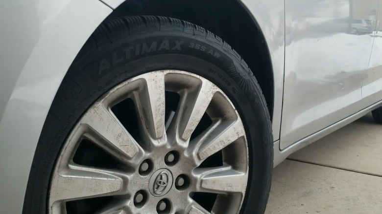 A close up shot of the General Tire AltiMAX 365 AW tire