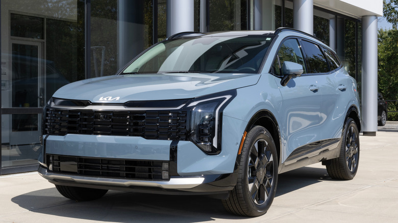 A Kia Sportage SUV from the 2025 model year finished in the SX-Prestige trim parked in a lot.