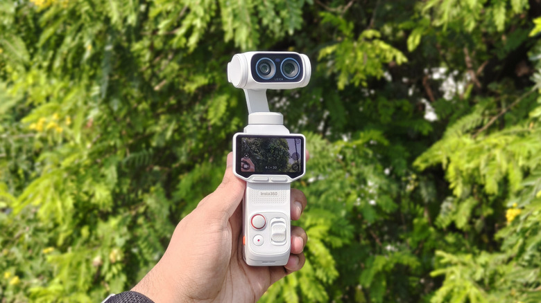 A person filming with the Luna Ultra