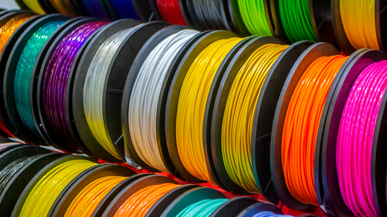 Multi-color spools of 3D printer filament