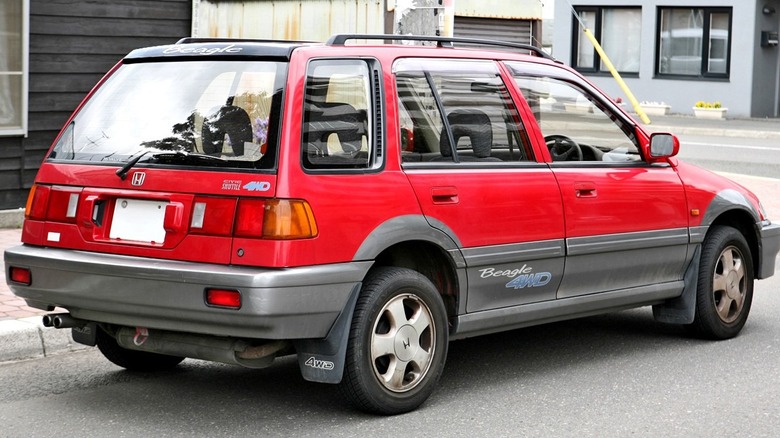 Red Honda 4x4 Civic Shuttle Wagon, here called Beagle 4WD in Japanese Domestic Market form, seen from right rear