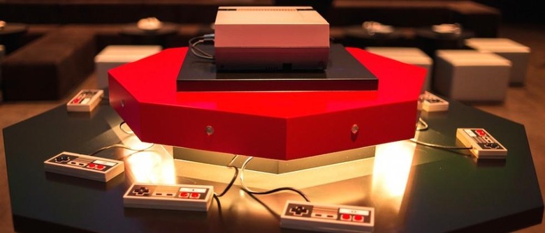 8-player NES Super Mario Bros projects gameplay in 360 degrees