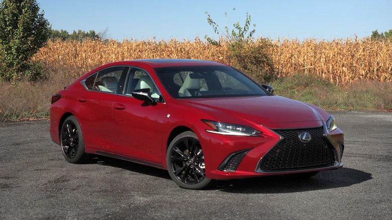 2025 Lexus ES front 3/4 view