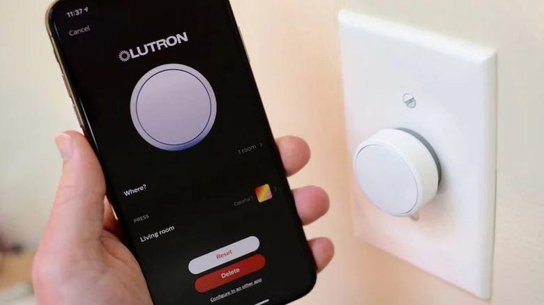 Aurora dimmer with smartphone app
