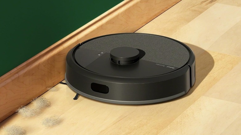 iRobot Roomba 105 cleaning a wooden floor