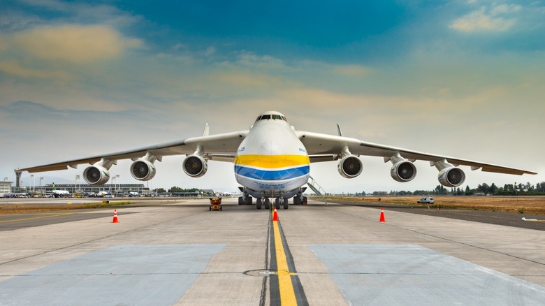 the Antonov AN-225 Mriya on the ramp showing its six engines
