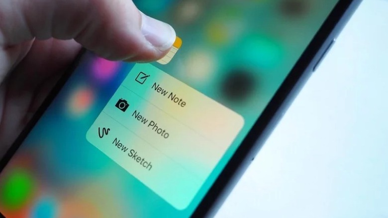A person holding an iPhone showing the Notes 3D Touch shortcut menu.